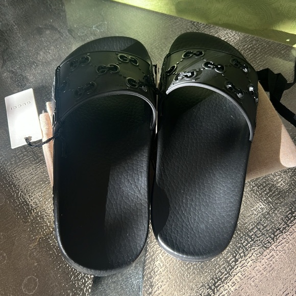 Gucci Women Rubber Pool Slides - Picture 6 of 9